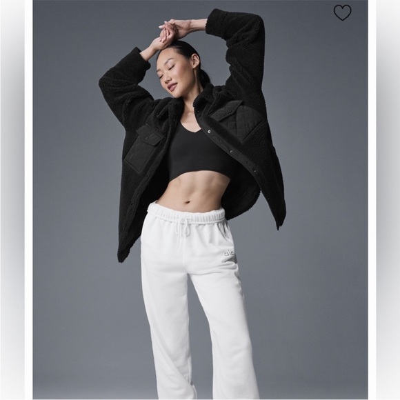 ALO Yoga Black Quilted-Pocket Sherpa Jacket - Picture 2 of 12